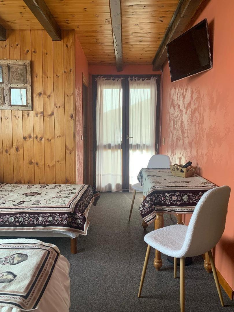 Hotels Les Catrems & Le Montagnou オルシエール エクステリア 写真
